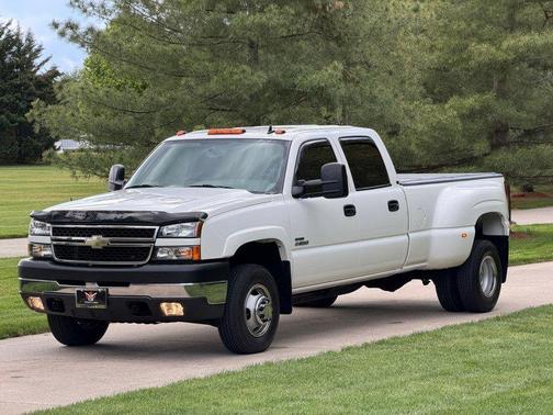White 2007 Chevrolet Silverado 3500