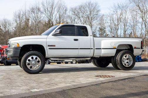 White 1999 Dodge Ram 3500