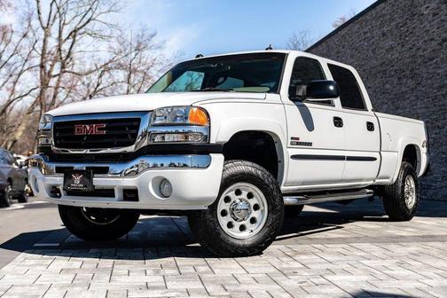 White 2005 GMC Sierra 2500 SLE