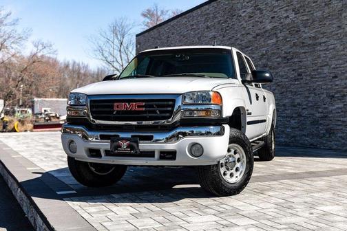 White 2005 GMC Sierra 2500 SLE