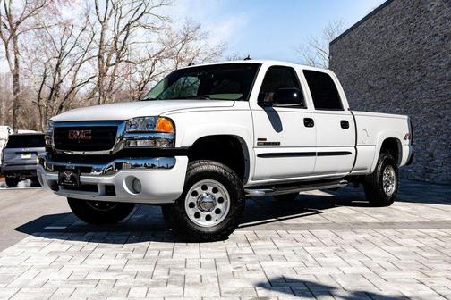 White 2005 GMC Sierra 2500 SLE