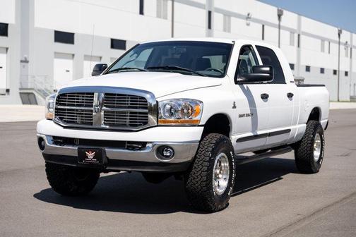 White 2006 Dodge Ram 2500