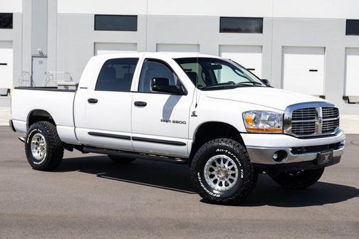 White 2006 Dodge Ram 2500