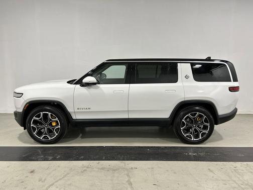 2023 Rivian R1S Adventure