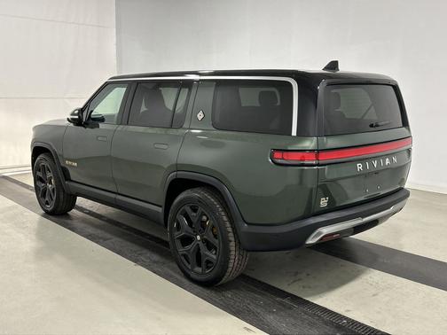 2023 Rivian R1S Adventure