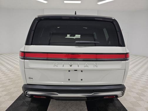 2024 Rivian R1S Adventure Package