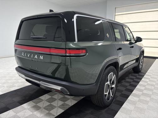 2023 Rivian R1S Adventure