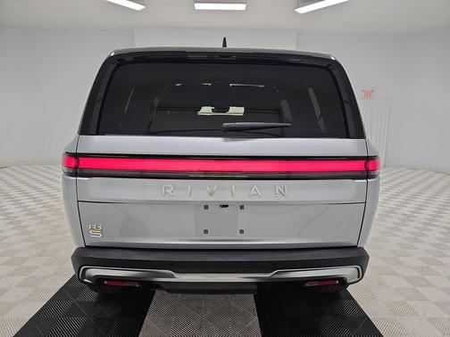 2023 Rivian R1S Adventure