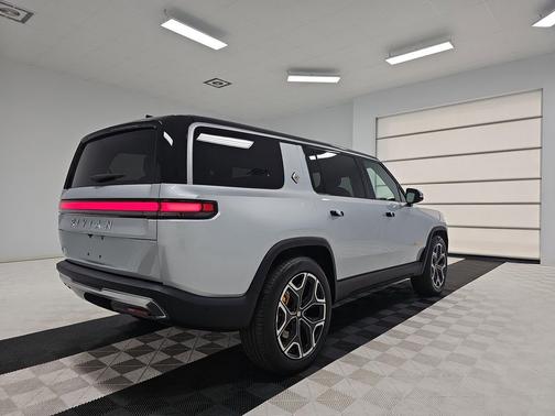 2023 Rivian R1S Adventure