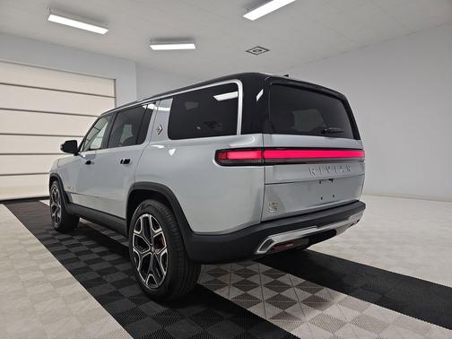 2023 Rivian R1S Adventure