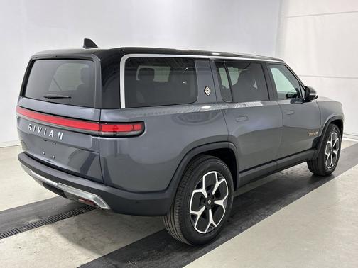 El Cap Granite 2024 Rivian R1S Adventure Quad Motor Large Pack