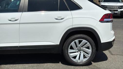 Pure White 2022 Volkswagen Atlas Cross Sport 3.6L V6 SE w/Technology