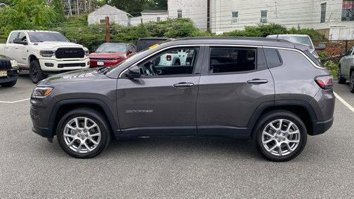 2022 Jeep Compass Latitude Lux