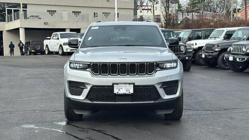 2025 Jeep Grand Cherokee Laredo