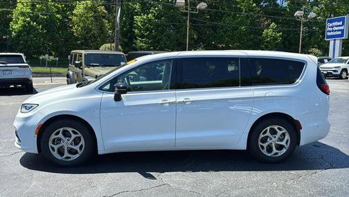Bright White Clearcoat 2024 Chrysler Pacifica Limited