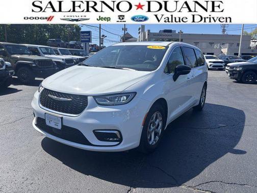 Bright White Clearcoat 2024 Chrysler Pacifica Limited