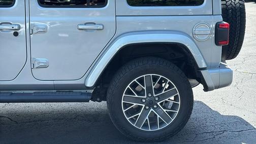 Silver Zynith Clearcoat 2024 Jeep Wrangler 4xe High Altitude