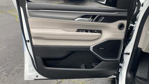 2025 Jeep Wagoneer Base
