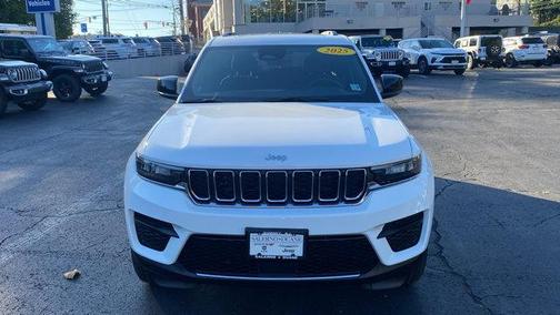 2025 Jeep Grand Cherokee Laredo