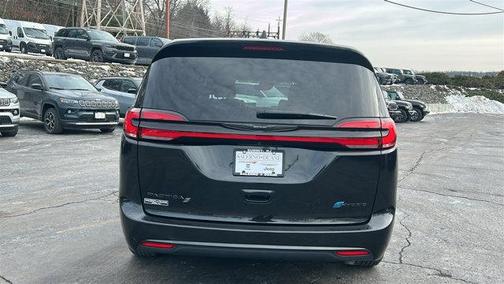 2022 Chrysler Pacifica Hybrid Touring L