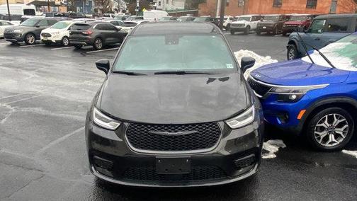 2022 Chrysler Pacifica Hybrid Touring L