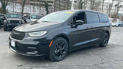 2022 Chrysler Pacifica Hybrid Touring L