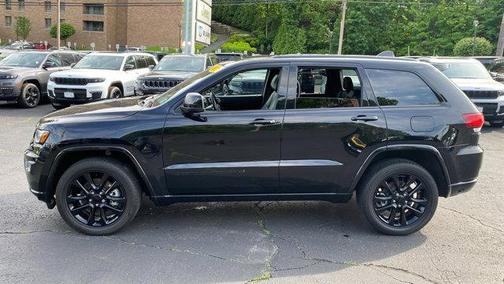 2022 Jeep Grand Cherokee Laredo