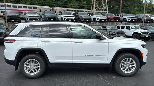 Bright White Clearcoat 2026 Jeep Grand Cherokee Laredo