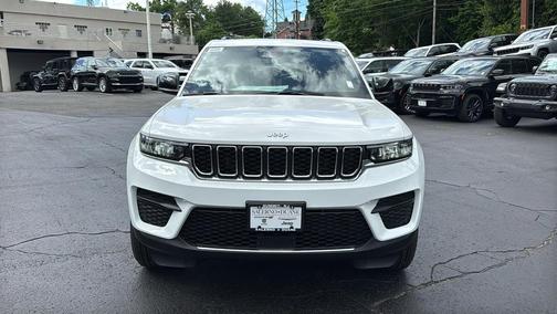 Bright White Clearcoat 2026 Jeep Grand Cherokee Laredo