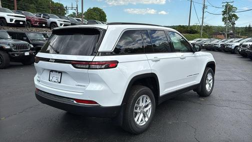 Bright White Clearcoat 2026 Jeep Grand Cherokee Laredo