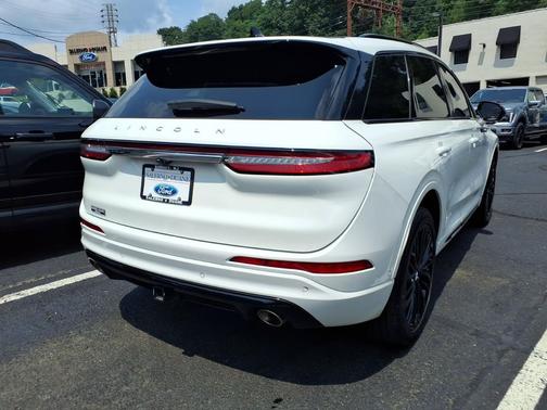 Pristine White Metallic Tri-Coat 2024 Lincoln Corsair Reserve