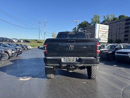 Diamond Black Crystal Pearlcoat 2021 RAM 2500 Limited Crew Cab 4x4 6'4' Box