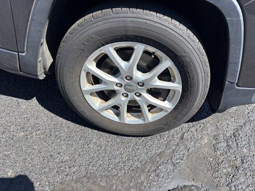 Granite Crystal Metallic Clearcoat 2016 Jeep Cherokee Latitude