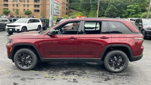2025 Jeep Grand Cherokee Laredo