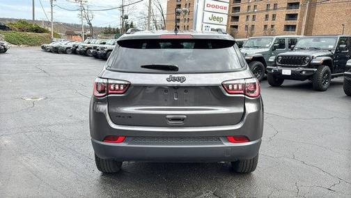 Granite Crystal Metallic Clearcoat 2023 Jeep Compass Latitude