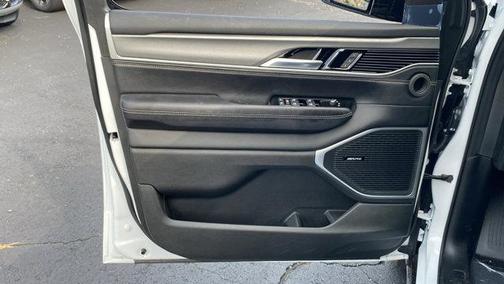2025 Jeep Wagoneer Base