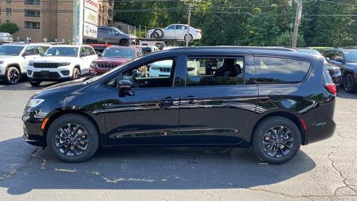 2025 Chrysler Pacifica L