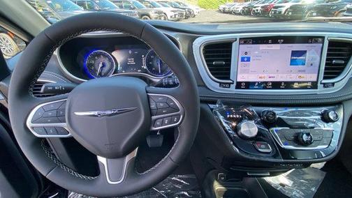 2025 Chrysler Pacifica L