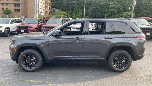 2025 Jeep Grand Cherokee Laredo