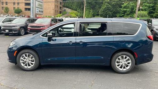 2025 Chrysler Pacifica L