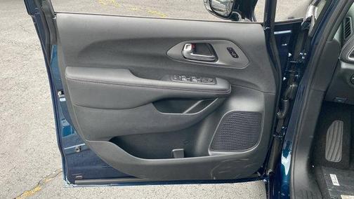 2025 Chrysler Pacifica L