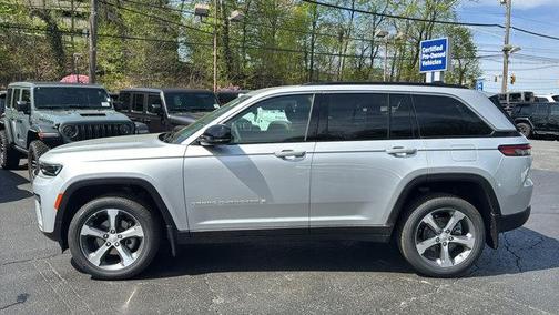 Silver Zynith 2026 Jeep Grand Cherokee Limited