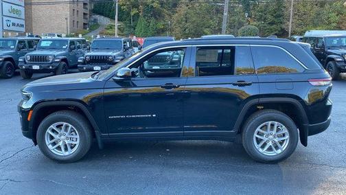 2025 Jeep Grand Cherokee Laredo