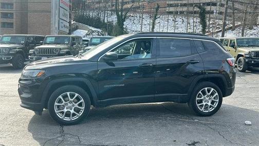 2022 Jeep Compass Latitude Lux