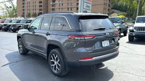 Baltic Gray Metallic Clearcoat 2025 Jeep Grand Cherokee Limited