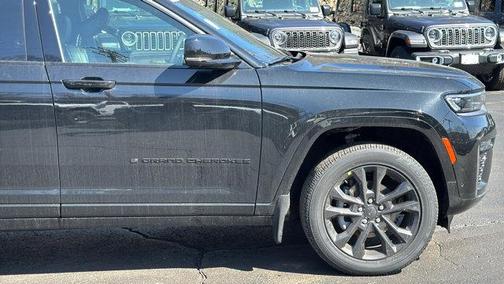 Diamond Black Crystal Pearlcoat 2026 Jeep Grand Cherokee Limited
