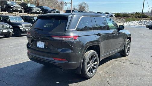 Diamond Black Crystal Pearlcoat 2026 Jeep Grand Cherokee Limited