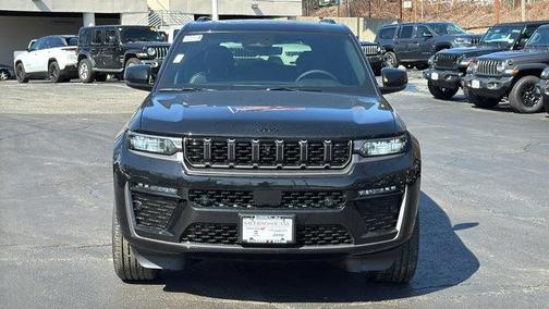 Diamond Black Crystal Pearlcoat 2026 Jeep Grand Cherokee Limited