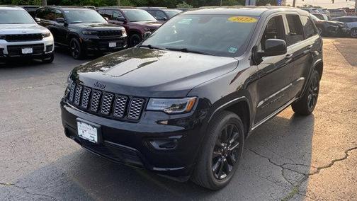 2022 Jeep Grand Cherokee Laredo