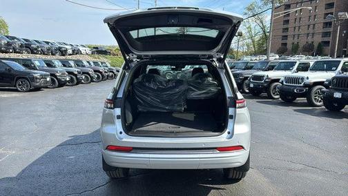 Silver Zynith 2026 Jeep Grand Cherokee Limited